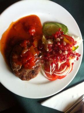 Filete de Ruso con Ensalada y patatas fritas